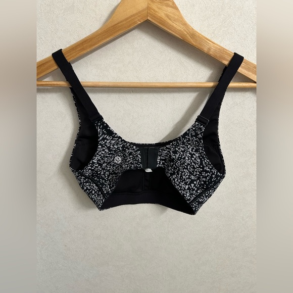 Lululemon In Alignment Straight Strap Bra *Light Support, size 4 (4 C/D) - Picture 7 of 8